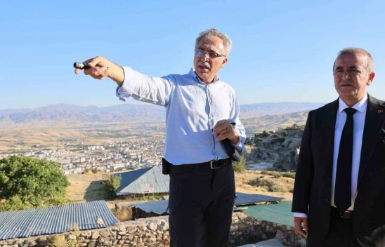 Vali Hatipoğlu, Harput Kalesi'ndeki kazı ve restorasyon çalışmalarını inceledi