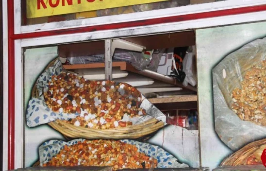 Vicdansız hırsız, fare gibi girdiği büfeden malzemelerle birlikte hayır kumbarasını da çaldı