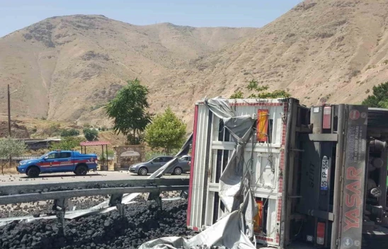 Yine Aynı yer, kömür yüklü kamyon devrildi 1 yaralı