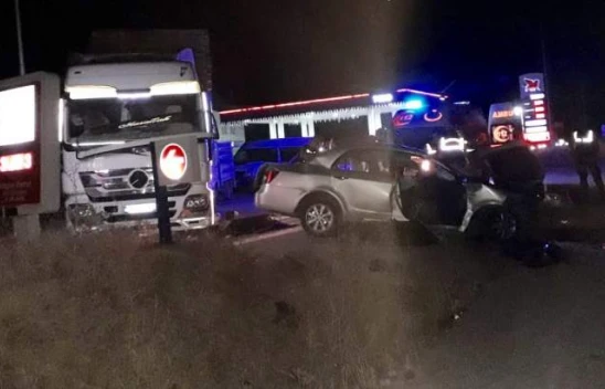 3 Kişinin Öldüğü Kaza Anı Kameralara Anbean Yansıdı