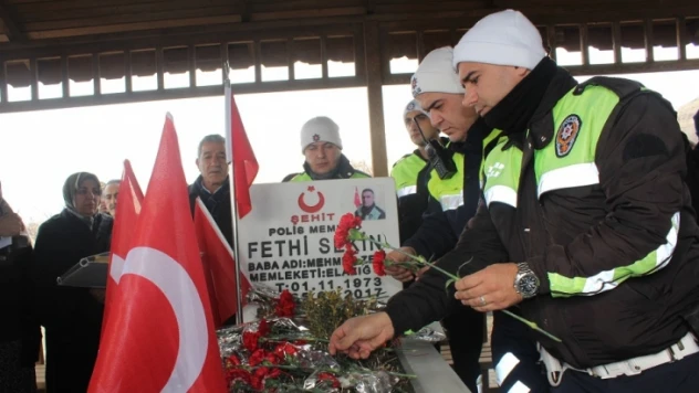 İzmir Kahramanı Şehit Fethi Sekin İçin Kabri Başında Anma Töreni
