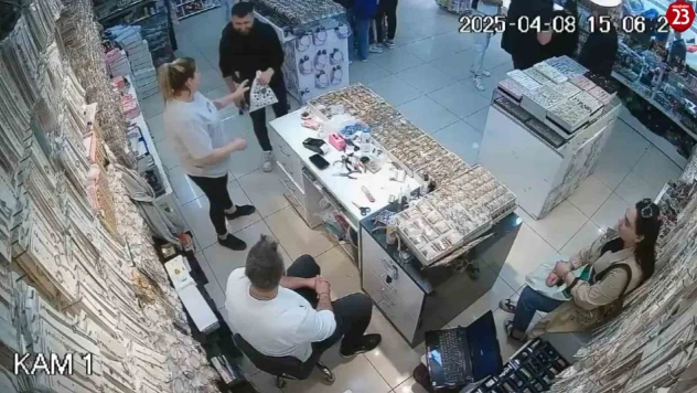 Bir poşet dolusu altını, sahiplerine teslim etti
