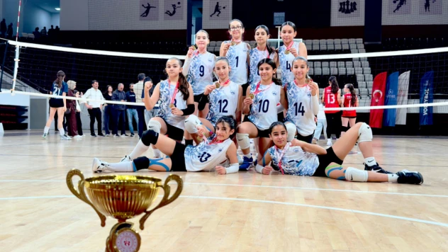 Elazığ Belediyespor Midi Voleybol Takımı İl Grup Maçlarını Şampiyon Tamamladı
