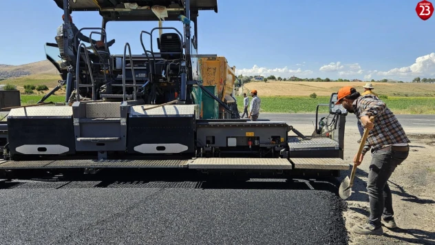 Elazığ'da 39 Derece Sıcaklıkta Asfalt Mesaisi