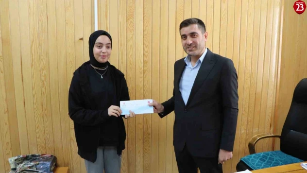 Elazığ'da Şiir ve Resim Yarışmasında Dereceye Giren Öğrenciler Ödüllendirildi