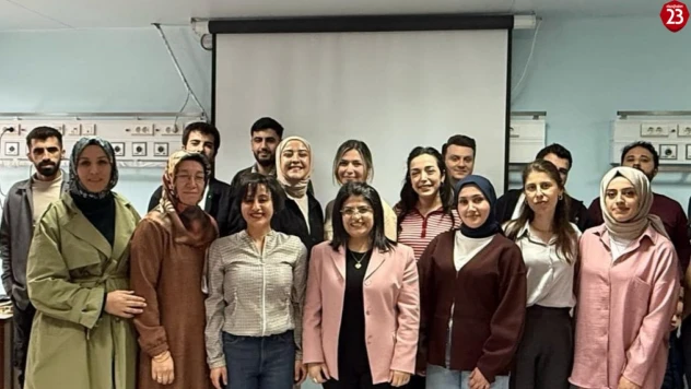 Elazığ'da Sağlık Çalışanlarına Erişkin İleri Yaşam Desteği Eğitimi Verildi