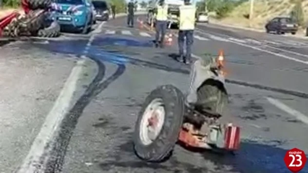 Keban Yolunda Feci Kaza, Otomobil İle Çarpışan Traktör İkiye Bölündü 2 Yaralı