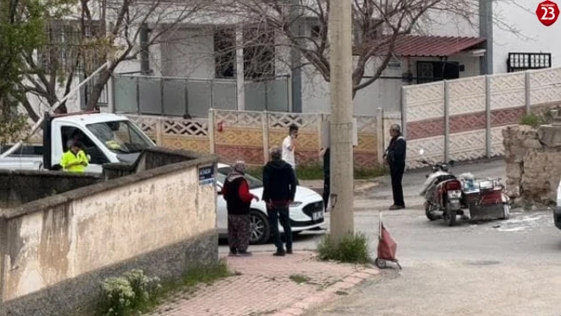 Elazığ'da Sepetli Motosiklet ile Otomobil Çarpıştı: 2 Yaralı