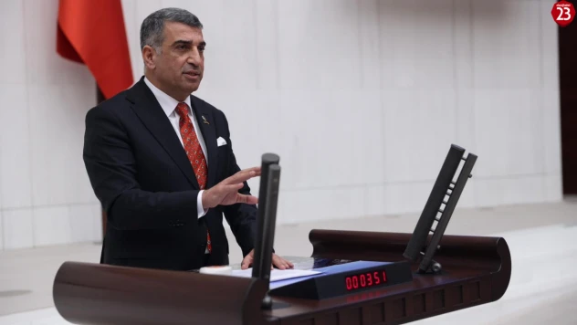 Elazığ'da Proje Okulu Atamaları Öğrenciler Tarafından Protesto Edildi: CHP'li Erol'dan MEB'e Liyakat Tepkisi