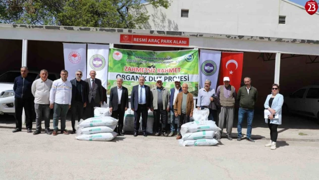 Elazığ'da üreticilere 2,5 ton gübre dağıtıldı