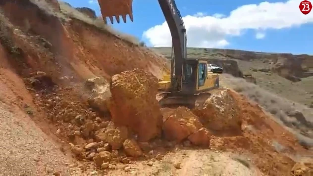 Elazığ'da Kaya Düşmesi Tehlikesine Karşı Yol Güvenliği Çalışmaları Başlatıldı