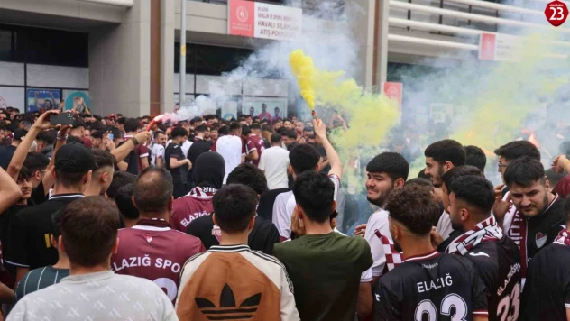 Elazığsporlu taraftarlardan takıma tam destek