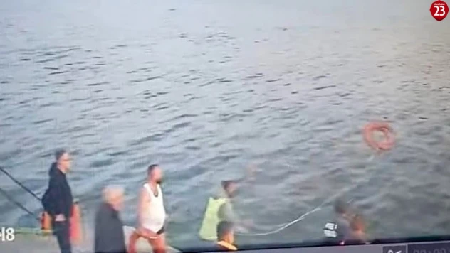 Feribottan baraja atlayan şahıs kurtarıldı