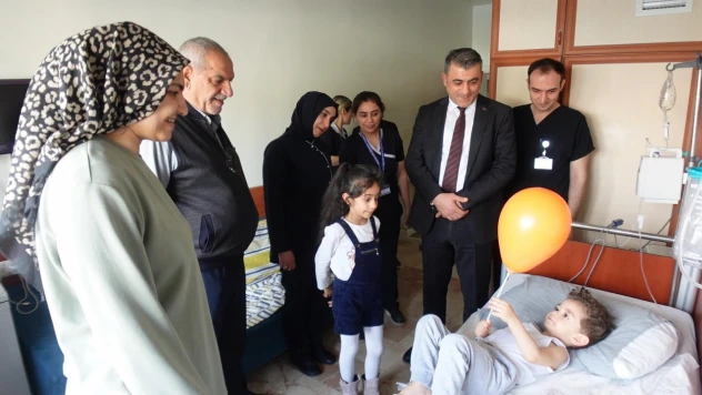 Fırat Üniversitesi Hastanesi'nden Minik Hastalara Karne Sürprizi