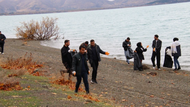 Fırat Üniversitesi Öğrencilerinden 'Sivrice Hazar Gölü Nefes Alsın' Projesi