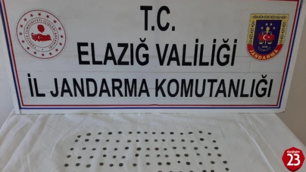 Jandarma alıcılı kılığında 103 adet tarihi obje ele geçirdi