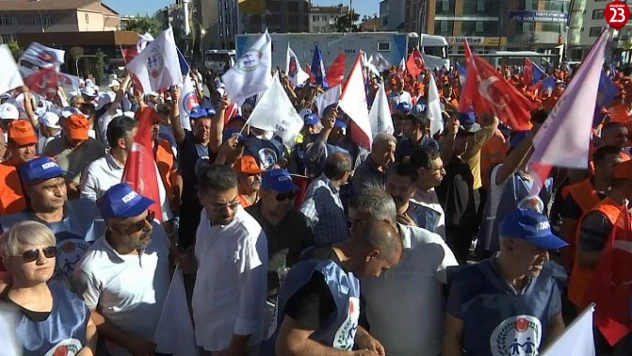 Türk-İş'ten Sert Tepki: 'Eylemse Eylem, Grevse Grev!' Elazığ'da Meydanlar Doldu