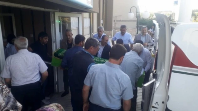 Hollanda'da Öldürülen 2 Çocuk Annesi Memleketi Elazığ'da Toprağa Verildi