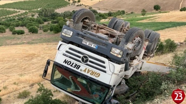 Elazığ'da beton mikseri devrildi: 1 yaralı