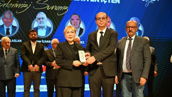 Prof. Dr. Yasemin Açık’a İnönü Üniversitesi’nden Onur Plaketi