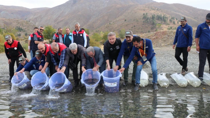Uluslararası Hazar Sazan Kupası Kapanışında Hazar Gölü’ne 30 Bin Balık Bırakıldı