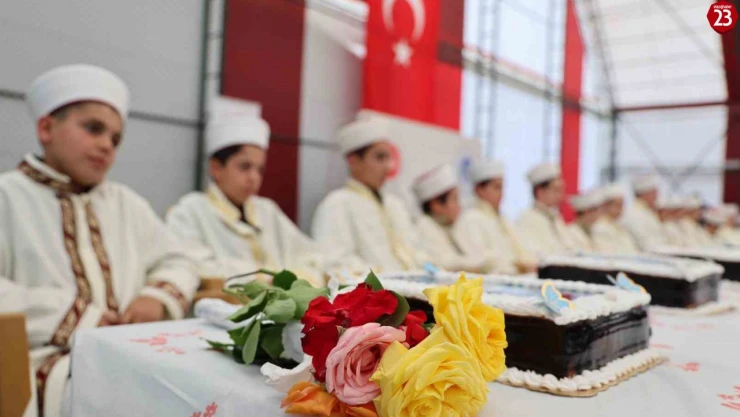 Altınçevre Kur'an kursunda hafızlara özel tören: 22 hafız için 22 pasta kesildi