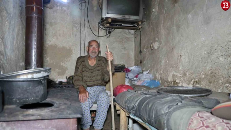 Ambulansa binerken 'Çizmelerim çıkarayım mı' sözüyle gönülleri fethetti, hayatından dram çıktı