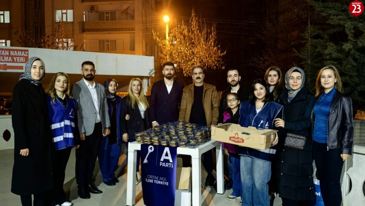 Anahtar Parti'den Kadir Gecesi'nde Anlamlı Buluşma: Vatandaşlara Kandil Simidi İkramı