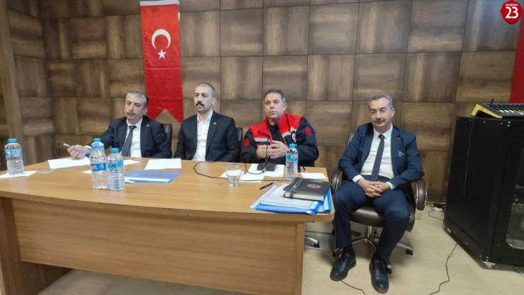 Baskil'de çiftçi bilgilendirme toplantısı yapıldı