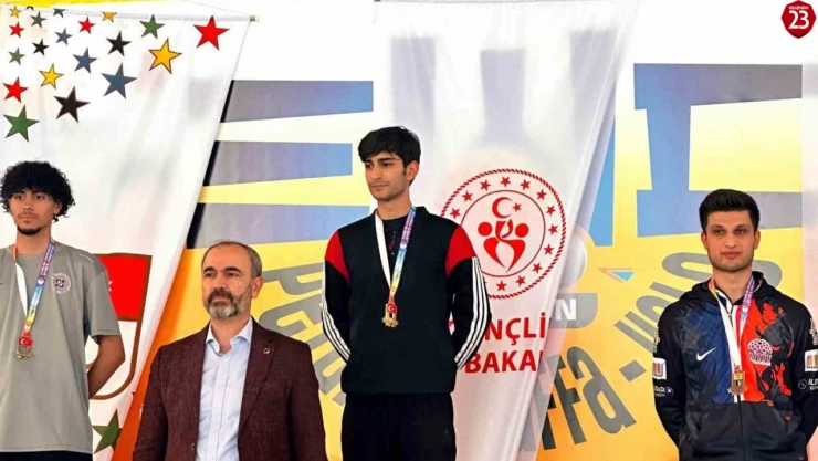 Mersin'de Büyük Heyecan: Milli Sporcu Selçuk Can Kuşak Bocce Şampiyonasında Türkiye İkincisi Oldu
