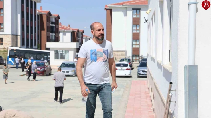 Bu okulda TYT'ye girenler 40 yaşında, geç kalanların heyecanı güldürdü