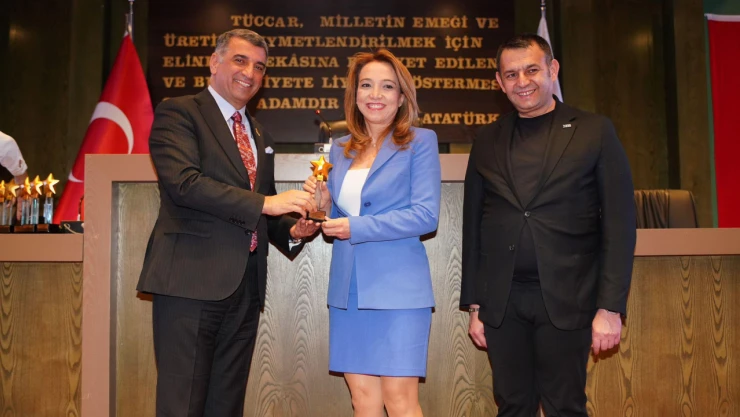 CHP Elazığ Milletvekili Gürsel Erol, Yılın En İyi Siyasetçisi Ödülünü Aldı