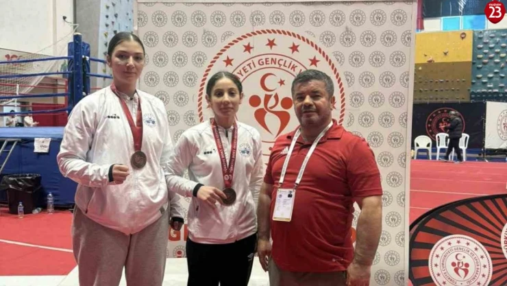 Elazığlı Kadın Boksörlerden Türkiye Şampiyonasında Çifte Bronz Madalya!