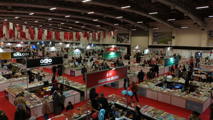 Elazığ Belediyesi 6. Kitap Fuarı Açıldı: İlk Günden Ziyaretçi Akını