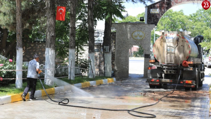 Elazığ Belediyesi'nden Kurban Bayramı Öncesi Gül Suyu ile Temizlik Seferberliği