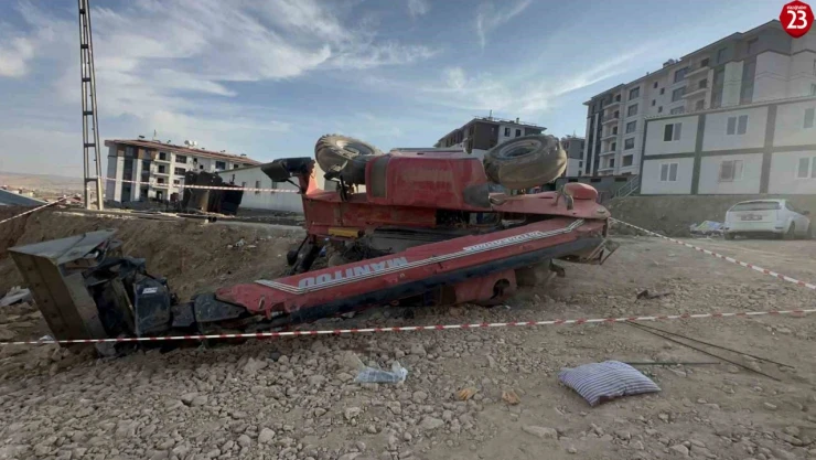 Elazığ'da akılalmaz olay: Operatör lavaboya gitti, kepçeyi çalıştırmak isteyen 2 genç hayatını kaybetti