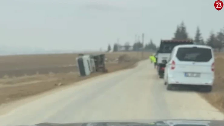 Elazığ'da Sürücüsünün Direksiyon Hakimiyetini Kaybettiği Araç Yan Yattı