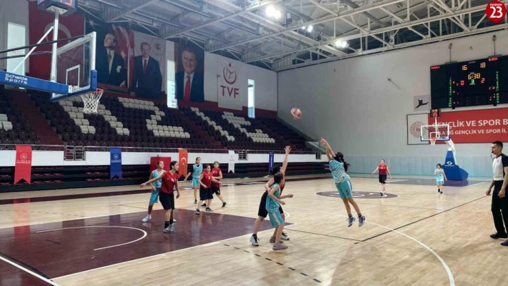 Elazığ'da basketbol müsabakaları tamamlandı