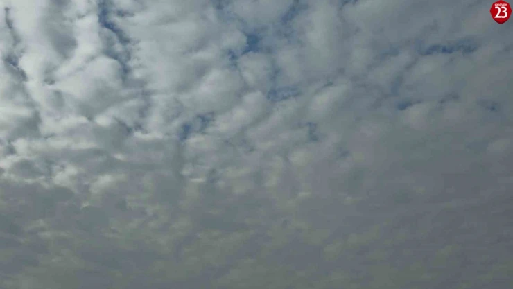 Elazığ Semalarında Görsel Şölen! Sirrokümülüs Bulutları Hayran Bıraktı
