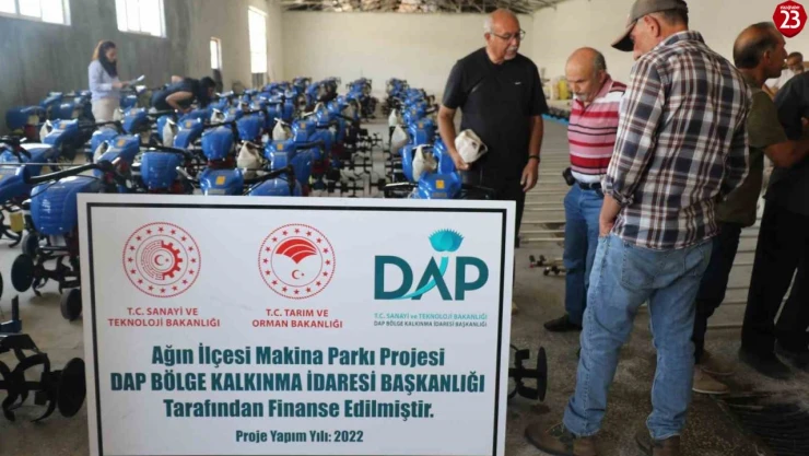 Elazığ'da çiftçilere badem silkeleme ve çapa makinesi dağıtıldı