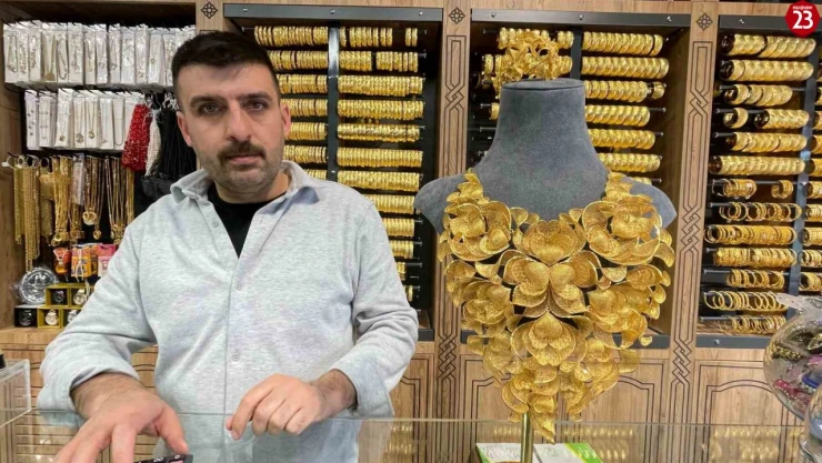 Elazığ'da gösterişli düğünlerin kurtarıcısı imitasyon takılara yoğun ilgi