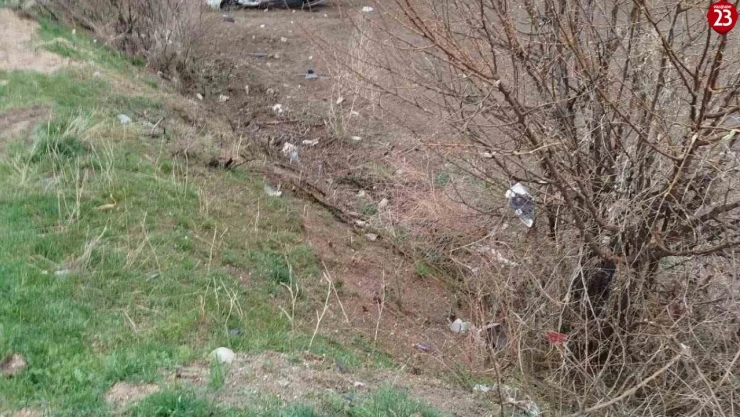 Elazığ'da iki araç çarpıştı, biri bahçeye uçtu: 6 yaralı