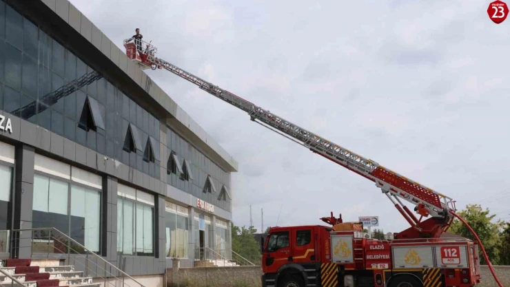 Elazığ'da iş yerinde çıkan yangın söndürüldü