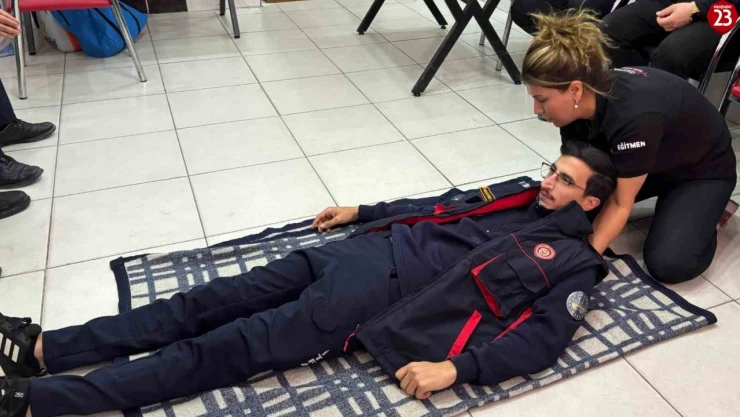 Elazığ Belediyesi İtfaiye Personeline Yönelik İlk Yardım Eğitimi Başladı