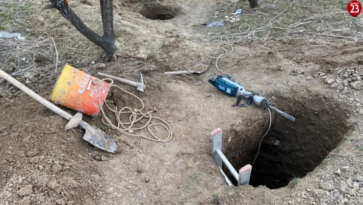 Elazığ'da Jandarmadan Kaçak Kazı Operasyonu: 3 Kişi Suçüstü Yakalandı