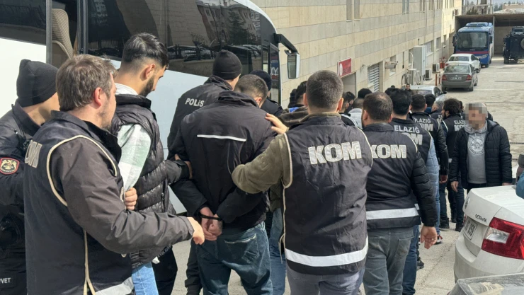 Elazığ'da Kafes-37 Operasyonunda Yakalanan 35 Zanlı Adliyeye Sevk Edildi