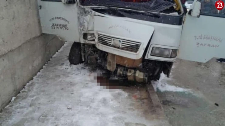 Elazığ'da Yolcu Minibüsü Kaza Yaptı: 9 Yaralı