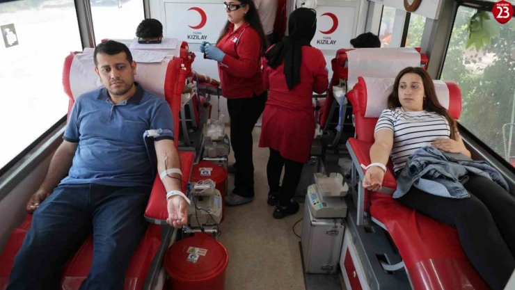 Elazığ'da öğretmen ve öğrenciler kan bağışında bulundu