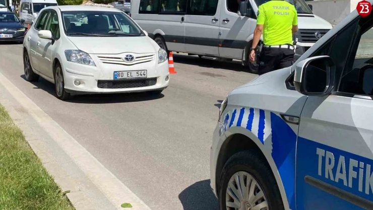 Elazığ'da otomobilin çarptığı yaya yaralandı
