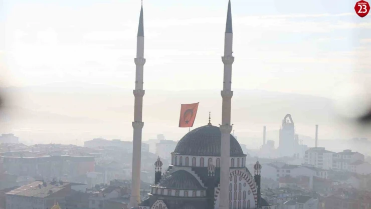 Elazığ'da sisli sabah